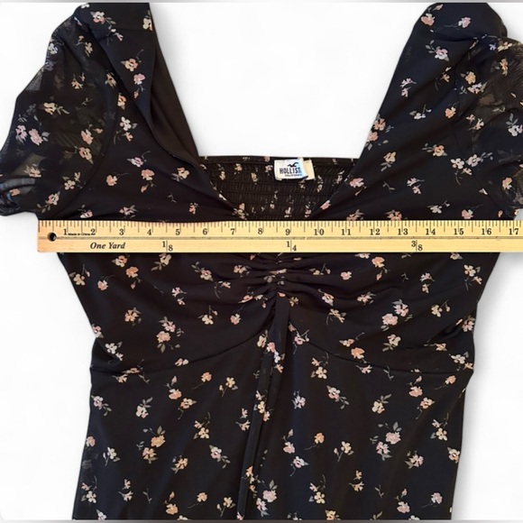✨ Hollister Black Floral Ruched Mini Dress Sheer Sleeves Smocked Back Size L - Picture 7 of 8